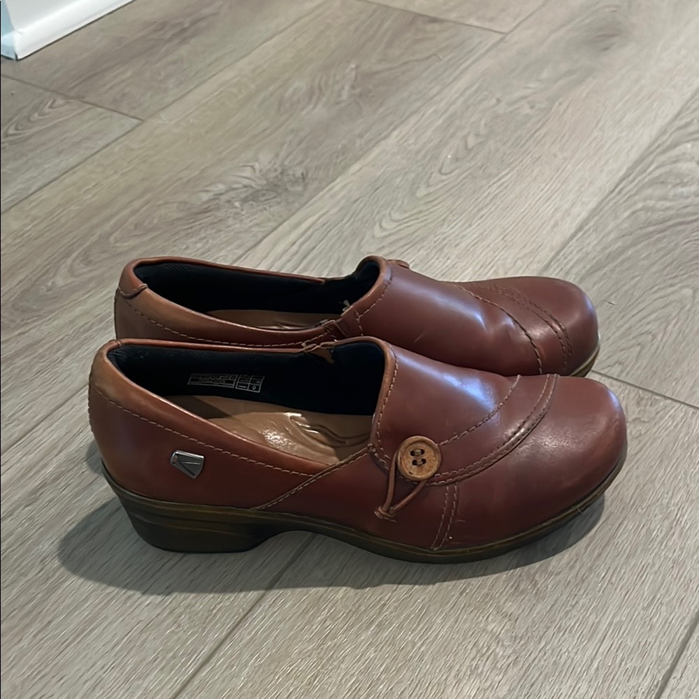 Keen Brown Leather clogs Comfortable Slip-On Design